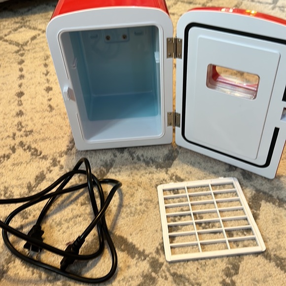 Fridgidare mini fridge - Picture 7 of 7